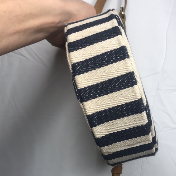 Chico’s Spring Circle Box Floral Stripe Purse with Card Slots - Picture 7 of 15